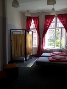 Single room with own shower in Hostel Avantgarde